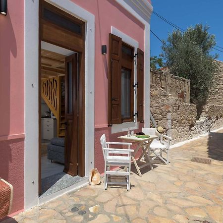 Captain'S Memories Stylish Harbour Apartments Chalki Town Dış mekan fotoğraf