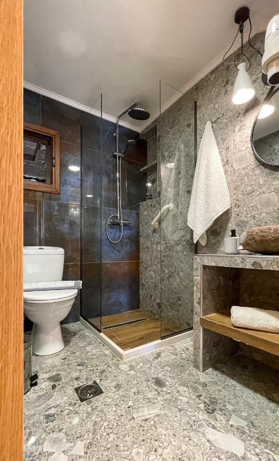 Captain'S Memories Stylish Harbour Apartments Chalki Town Dış mekan fotoğraf