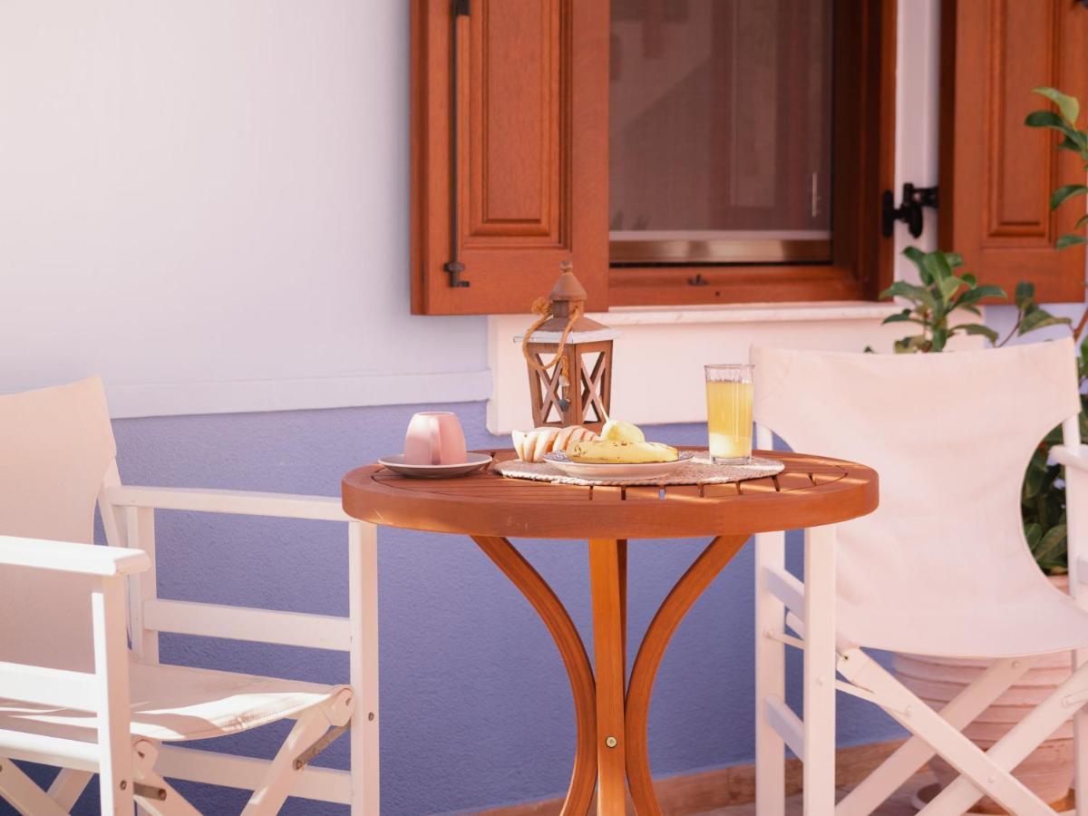 Captain'S Memories Stylish Harbour Apartments Chalki Town Dış mekan fotoğraf