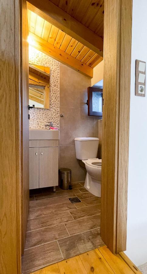 Captain'S Memories Stylish Harbour Apartments Chalki Town Dış mekan fotoğraf