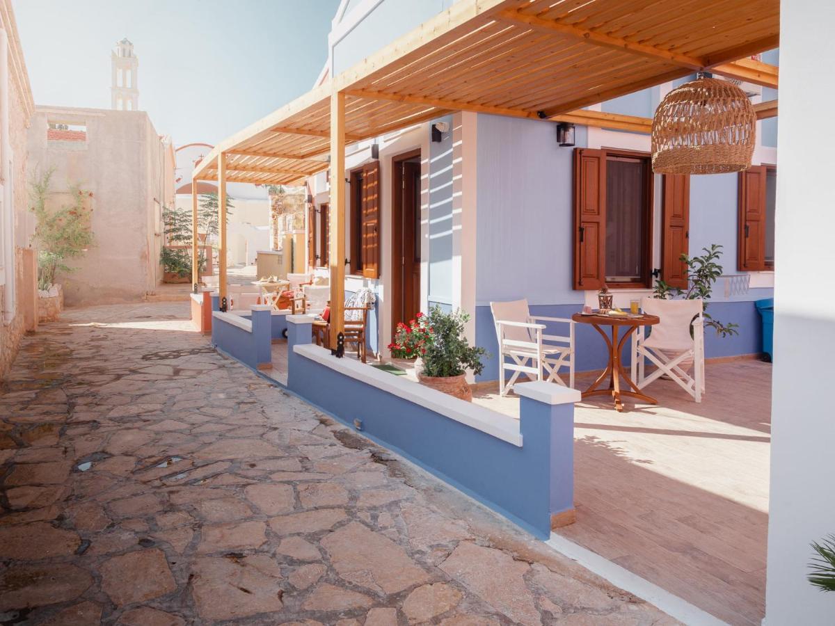 Captain'S Memories Stylish Harbour Apartments Chalki Town Dış mekan fotoğraf