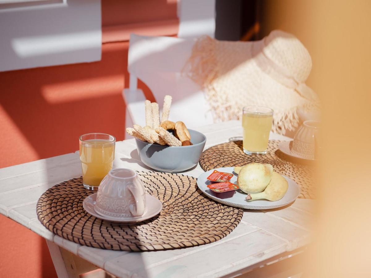 Captain'S Memories Stylish Harbour Apartments Chalki Town Dış mekan fotoğraf