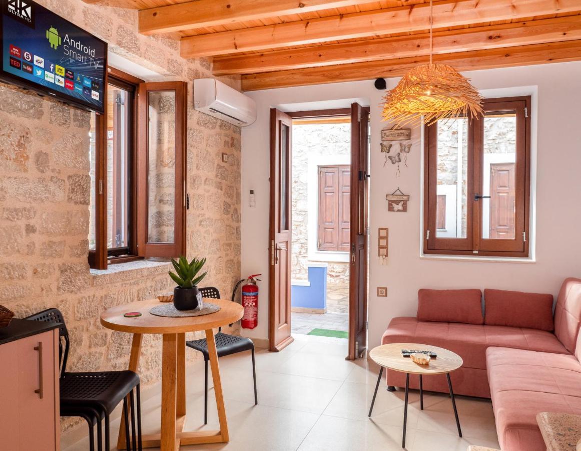 Captain'S Memories Stylish Harbour Apartments Chalki Town Dış mekan fotoğraf