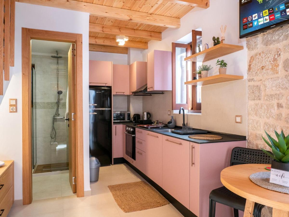 Captain'S Memories Stylish Harbour Apartments Chalki Town Dış mekan fotoğraf