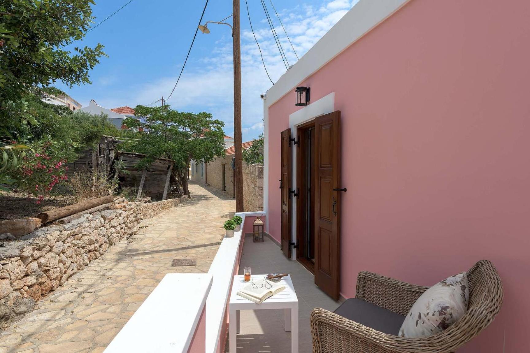 Captain'S Memories Stylish Harbour Apartments Chalki Town Dış mekan fotoğraf