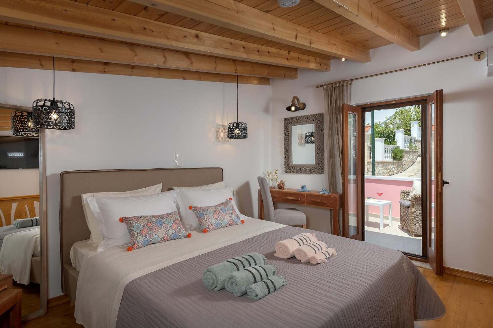 Captain'S Memories Stylish Harbour Apartments Chalki Town Dış mekan fotoğraf
