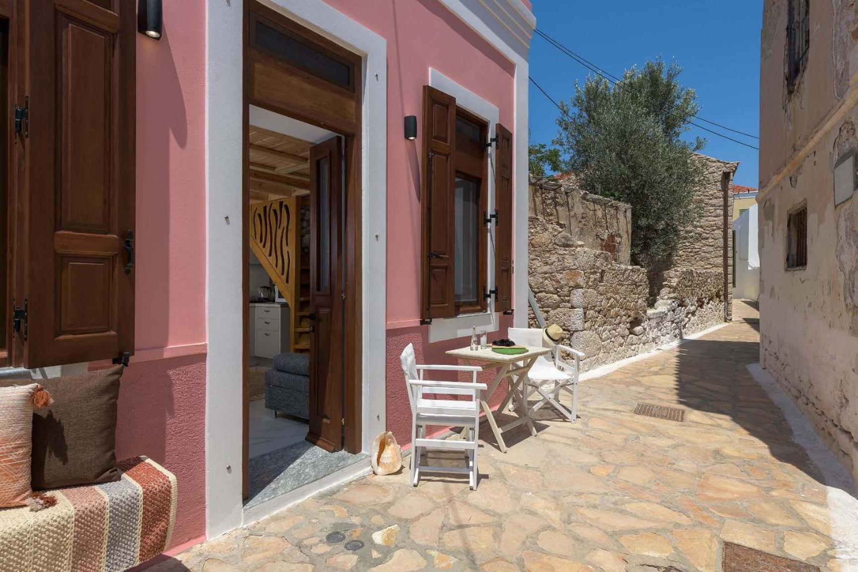 Captain'S Memories Stylish Harbour Apartments Chalki Town Dış mekan fotoğraf